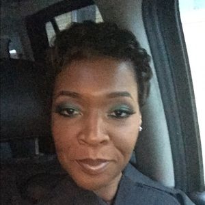 Meet your Posher, Ebony